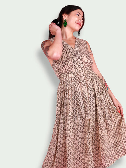 Almond Eyes Sleeveless Tunic